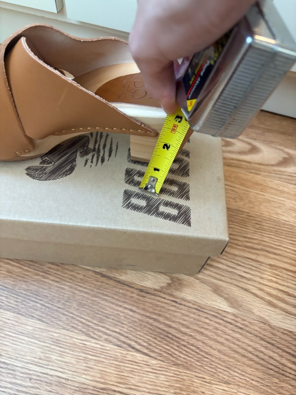 BOSABO Tan Wedges & Box with Branded Tissue - Picture 5 of 6